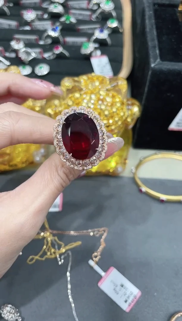 18K金镶嵌碧玺戒指