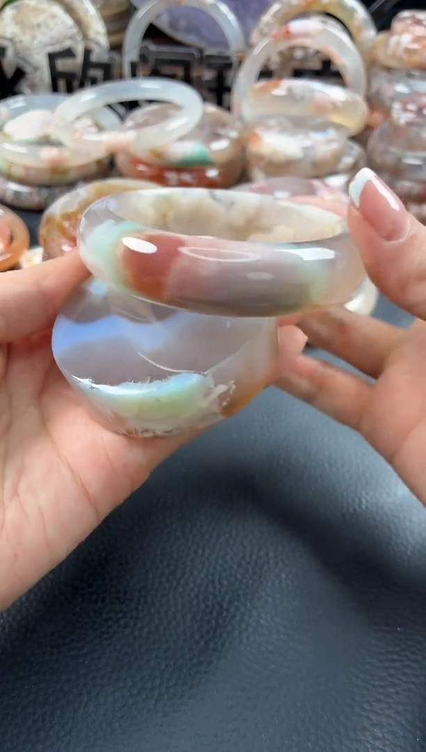 未镶嵌手镯（圆镯）石英质玉58