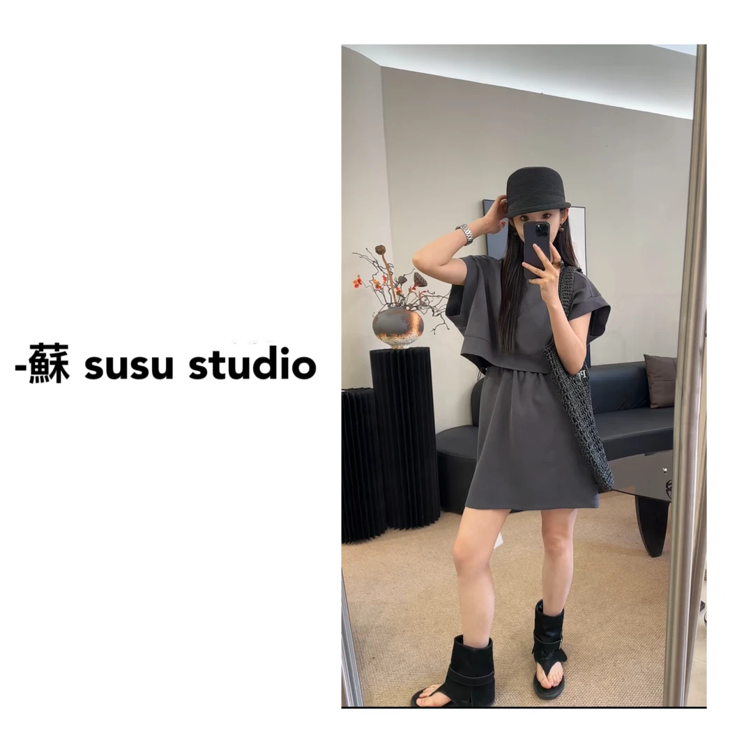 SU 韩版设计洋气两件套女2025夏季短袖T恤高腰半身裙套装  H0316