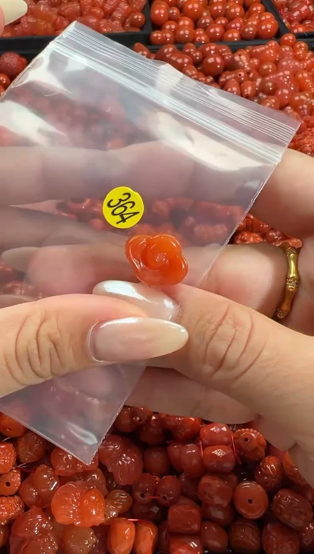 颈饰未镶嵌南红玛瑙1