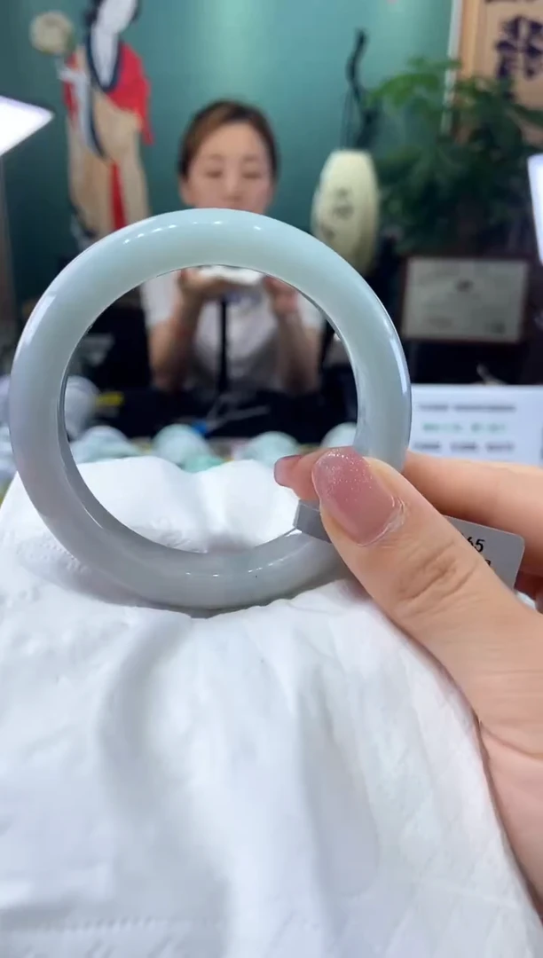 翡翠手镯未镶嵌56.6圈口t