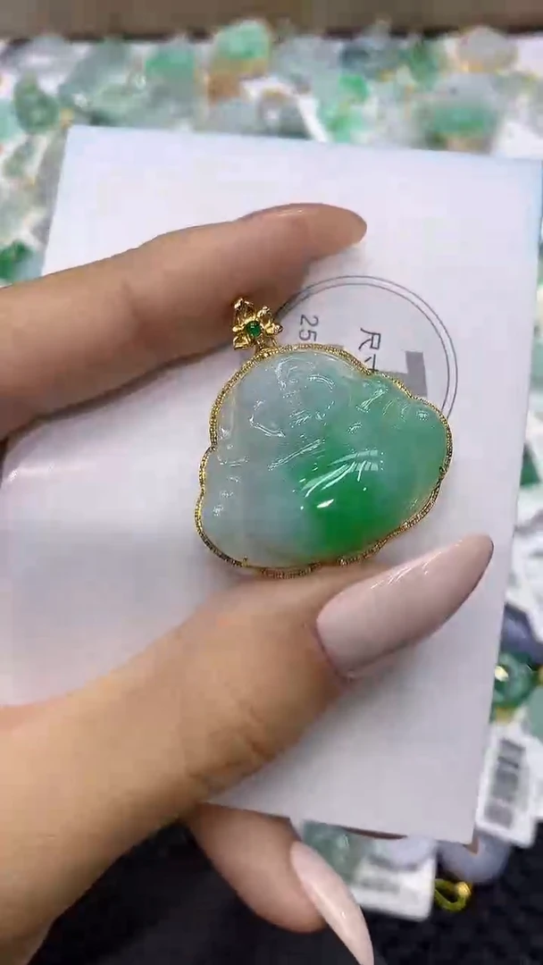 颈饰18K金镶嵌翡翠111111111111