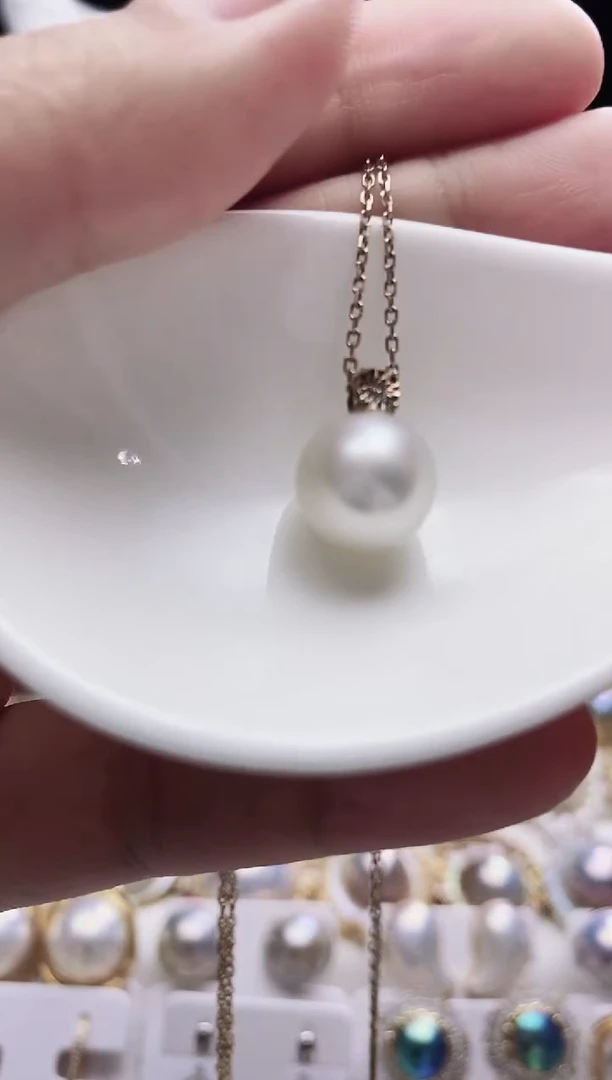 颈饰18K金镶嵌海水珍珠澳白珍珠吊坠