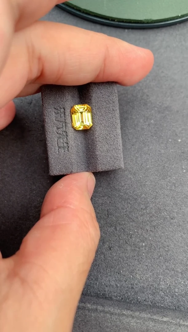 裸石彩色蓝宝石2.5ct黄蓝宝 BH 定制