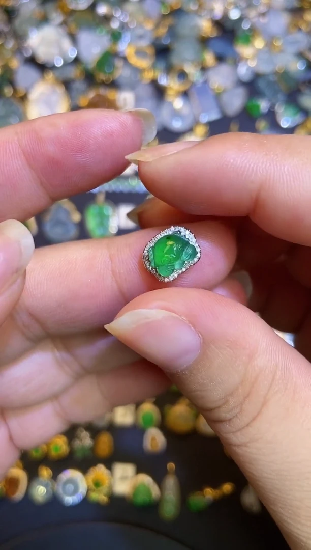 翡翠18K金镶嵌吊坠(不含链)1