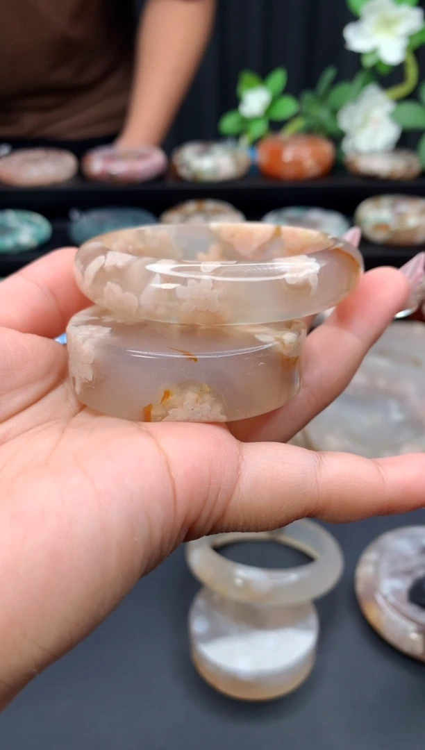 石英质玉手镯未镶嵌赠送镯心（57圈口）无证书