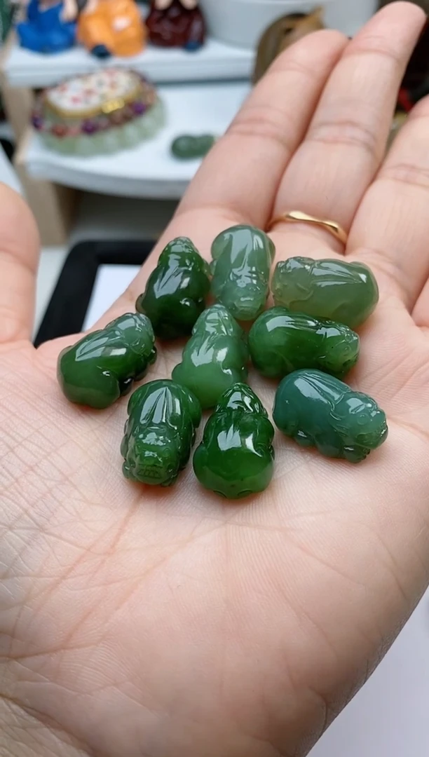 【闪购商品】和田玉（碧玉）吊坠(不含链)未镶嵌A8多样性发其一微黑点