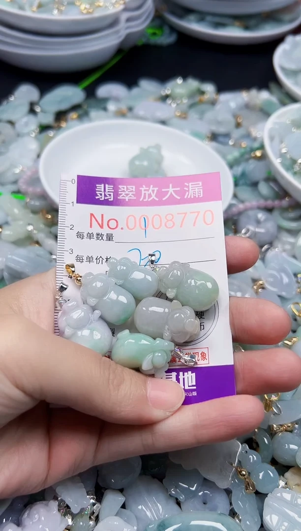 颈饰未镶嵌翡翠奔**马8770