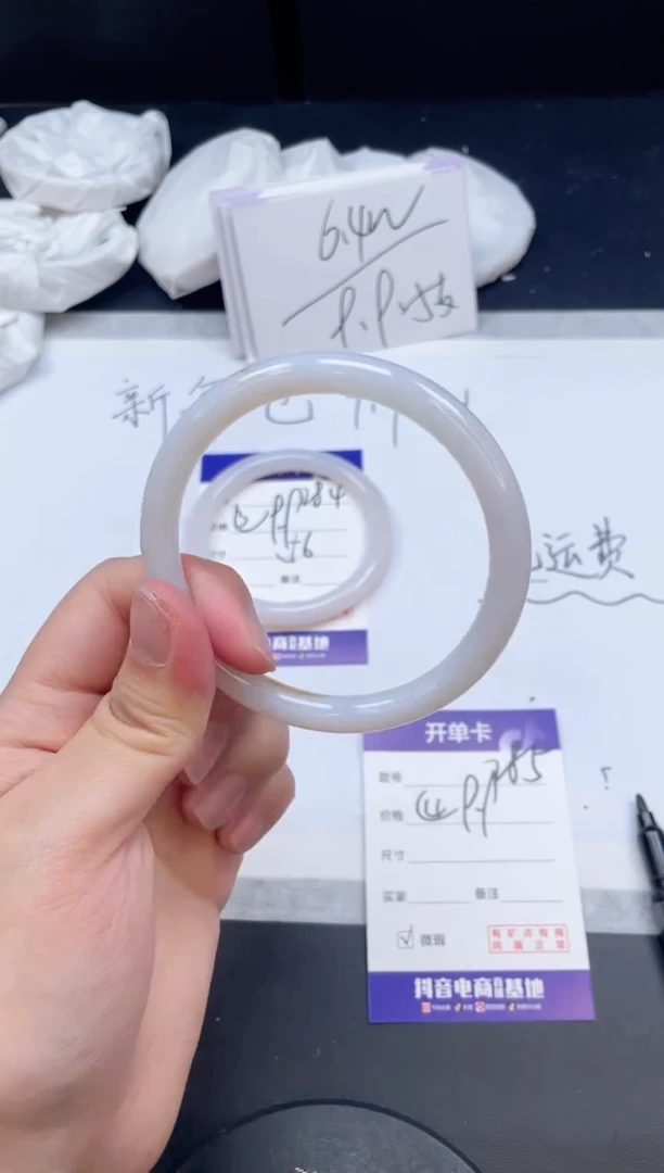 【闪购商品】石英质玉手镯未镶嵌285/59.3