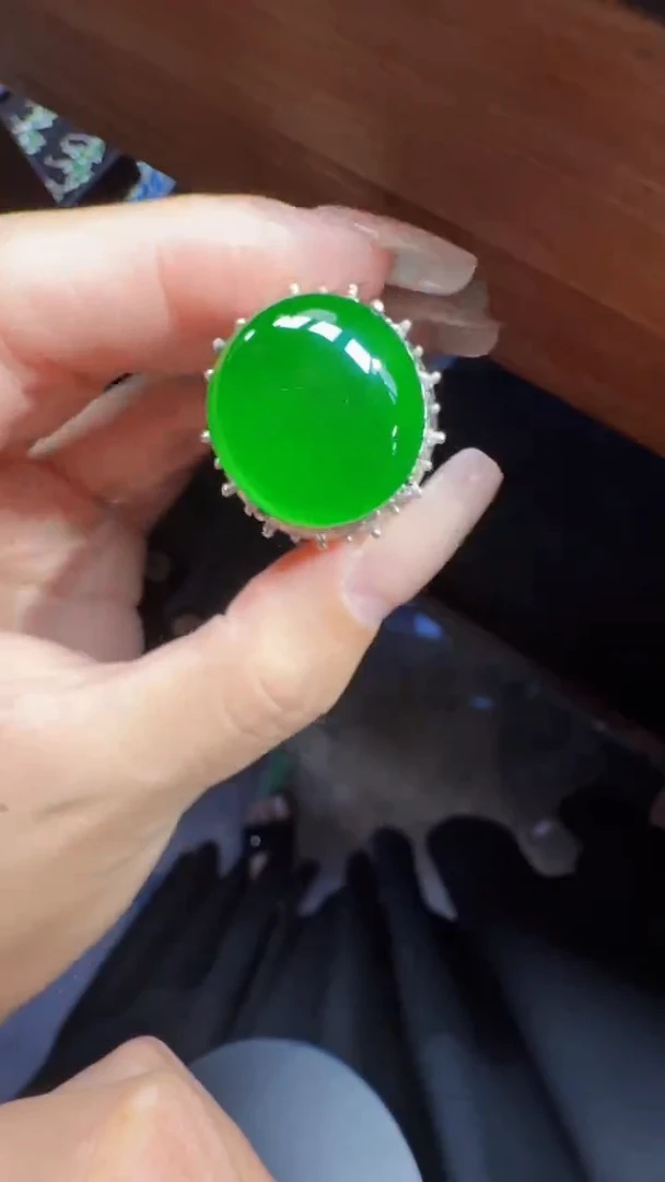 未镶嵌定制翡翠翡翠A货有轻微色差属于正常现象，蛋面多样性发货1