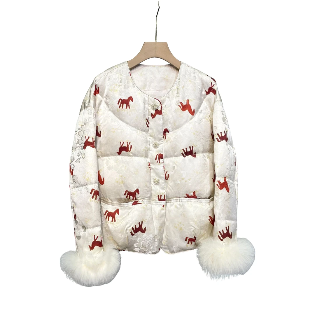 新中式国风秋冬马上有米杏色提花小马狐狸毛加厚圆领羽绒外套女