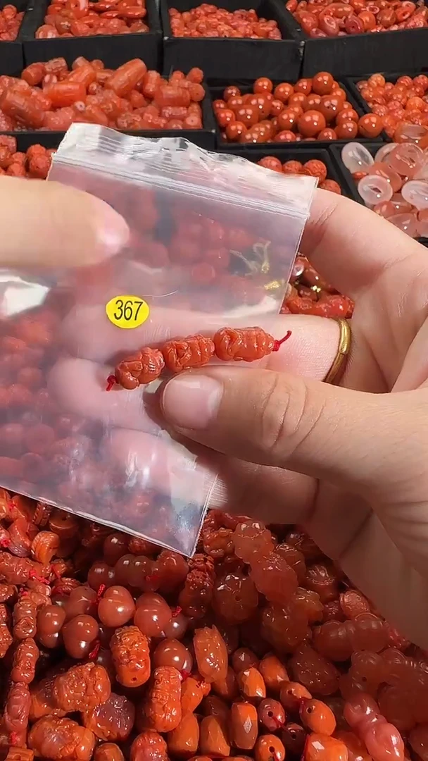 颈饰未镶嵌南红玛瑙1