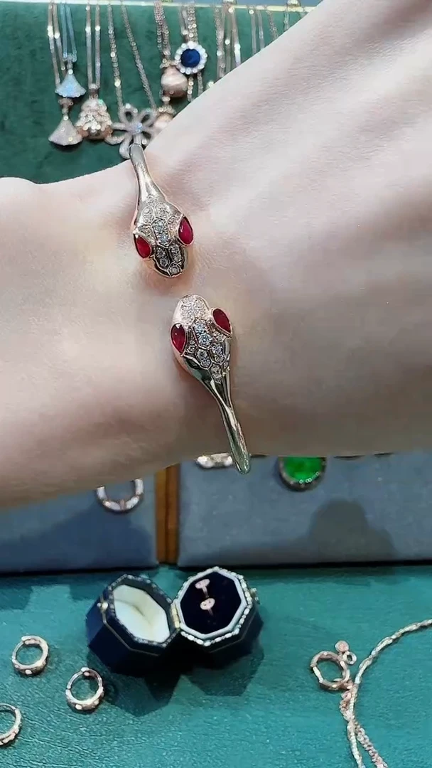 【闪购商品】钻石手镯18K金镶嵌18K金钻石蛇蛇手镯