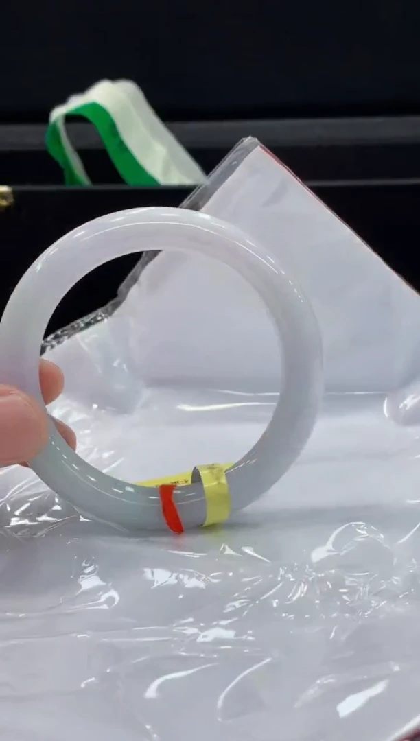 翡翠手镯未镶嵌手镯