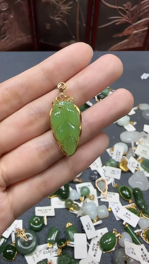 和田玉18K金镶嵌挂件1