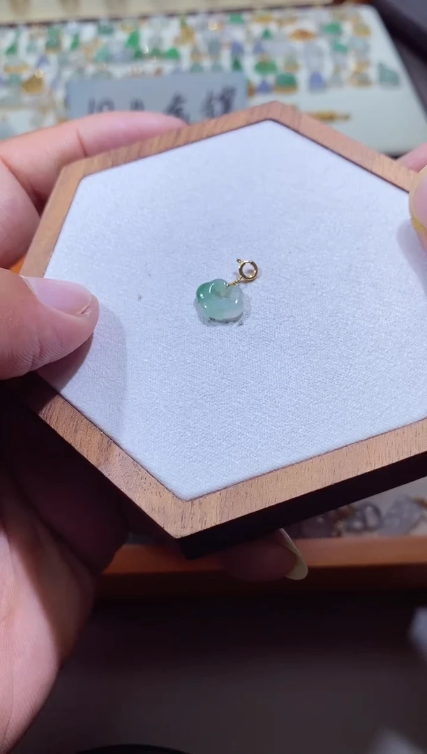 吊坠(不含链)18K金镶嵌翡翠2111111