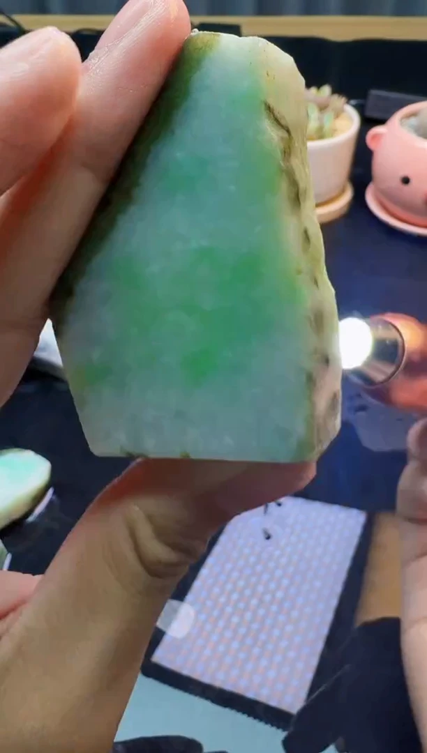 翡翠未镶嵌颈饰029天然缅甸A货翡翠