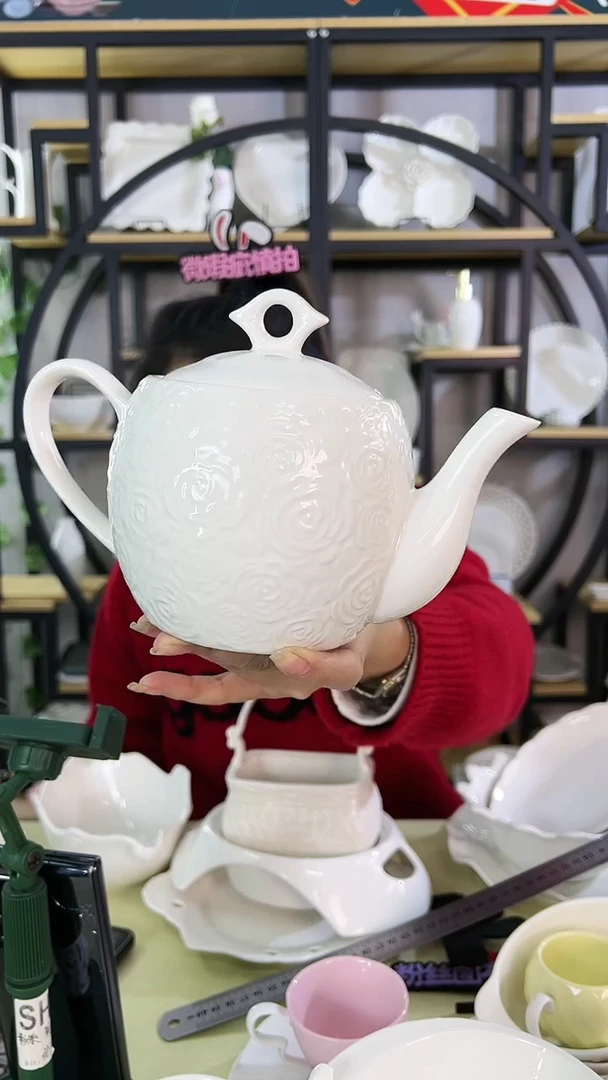 【闪购商品】陶瓷浮雕茶壶一只
