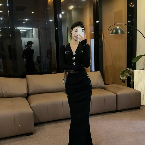 【OS&oneshow】2025早春款名媛轻奢气质显瘦V领上衣半身鱼尾裙套装