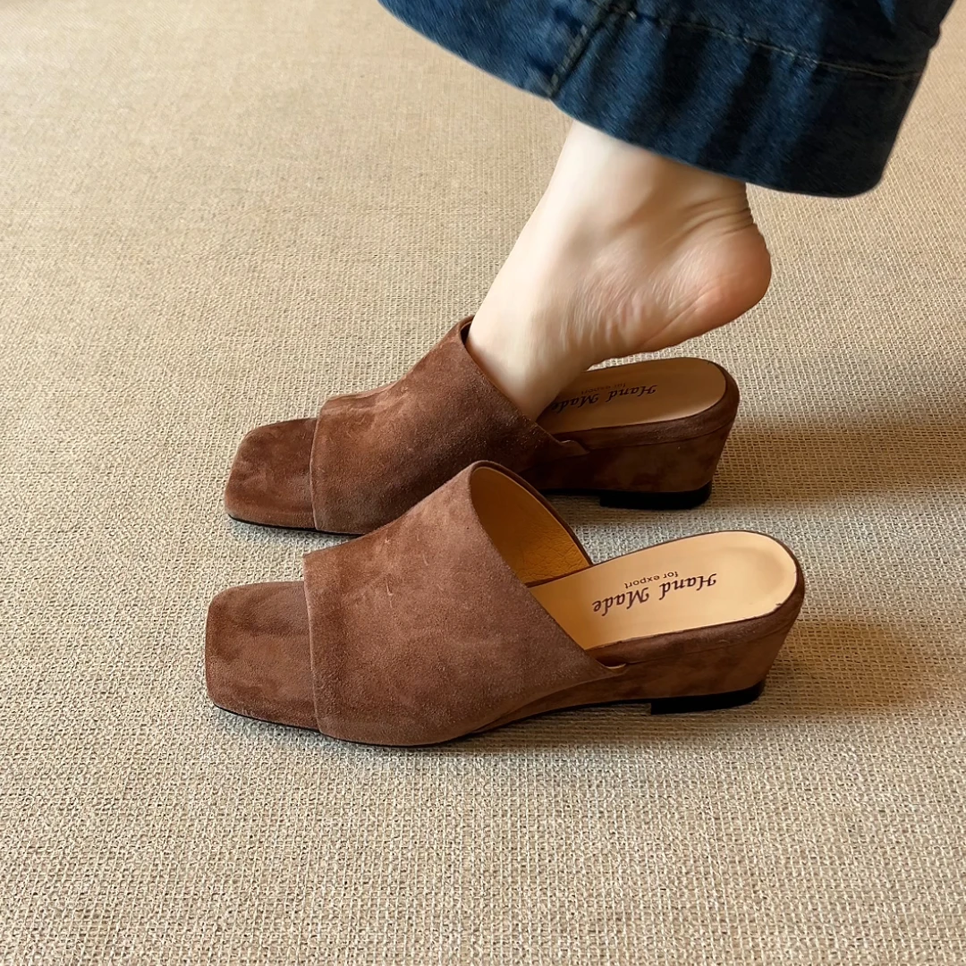 nnmiss·34-39/5cm简约百搭方头复古磨砂外穿露趾坡跟时尚一字拖鞋