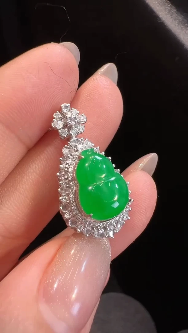 【闪购商品】翡翠颈饰18K金镶嵌吊坠