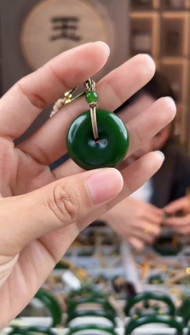 颈饰未镶嵌和田玉拍一发一，拍一发一