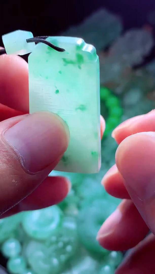 未镶嵌定制翡翠怡*?翡翠毛货定制