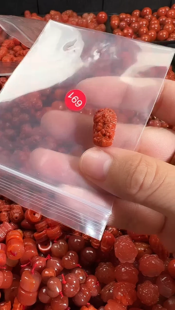 颈饰未镶嵌南红玛瑙1