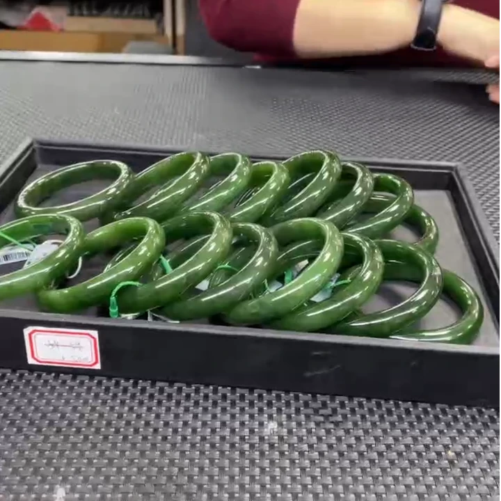 【老郑家】和田玉手镯一支(多样性发1件)微黑点