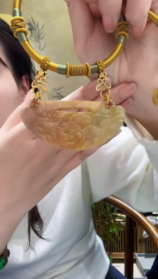 颈饰未镶嵌翡翠吊坠
