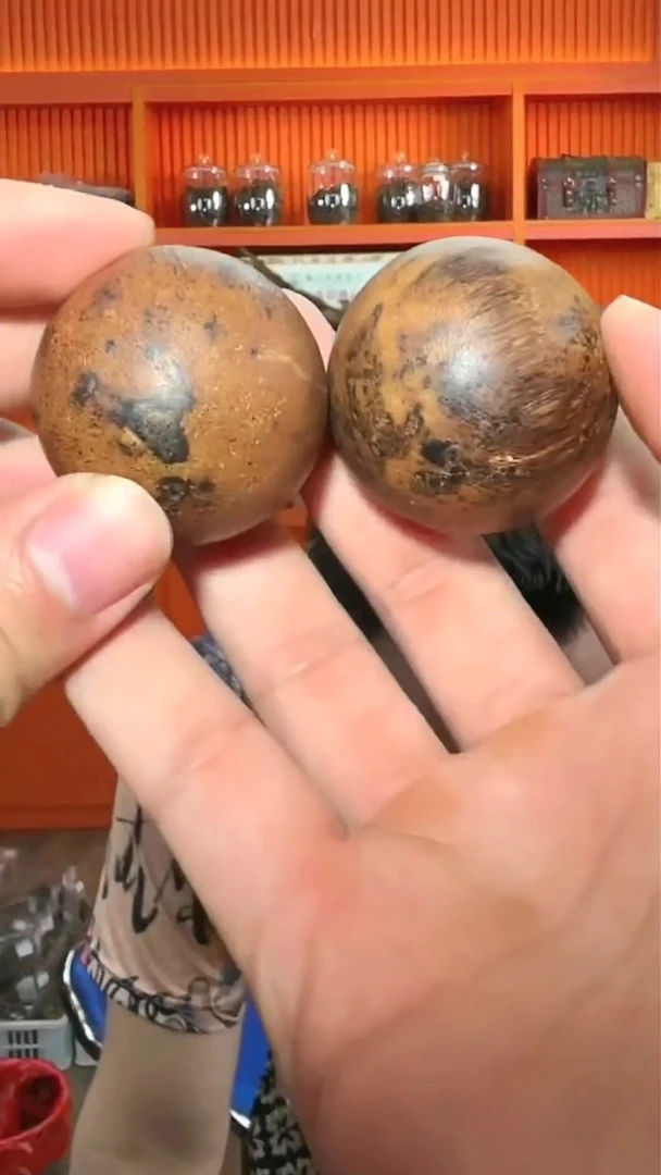 沉香手把件63号红土贡珠一对4.0多样性发一