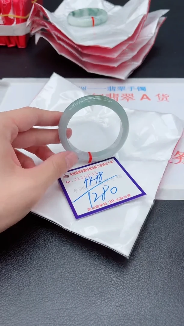 未镶嵌手镯翡翠1