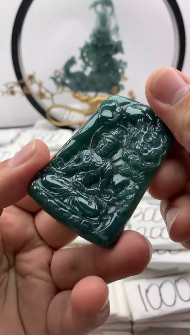 翡翠未镶嵌颈饰观音