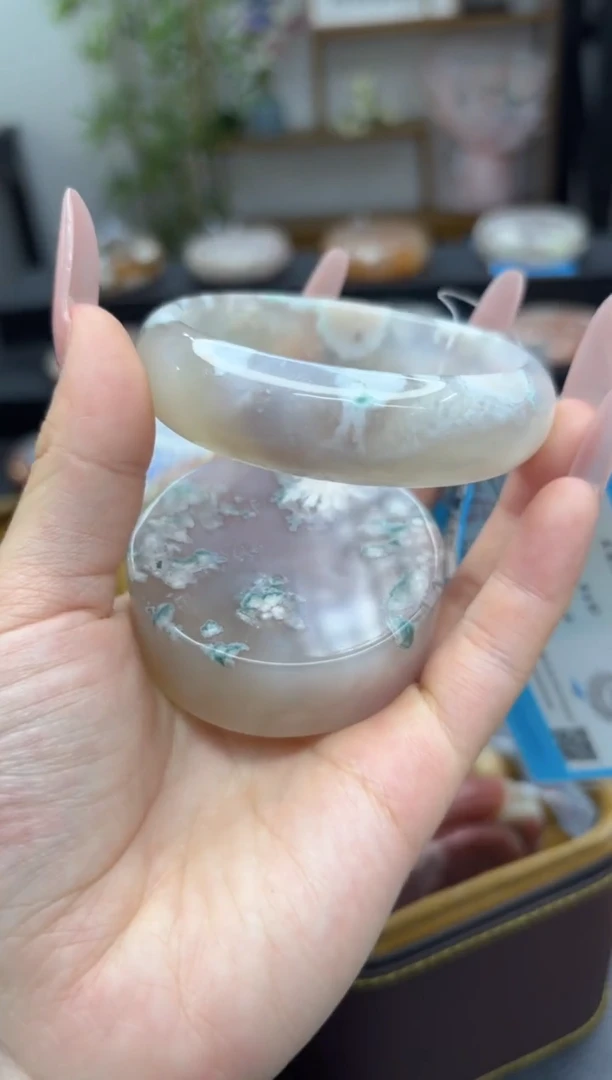 【闪购商品】石英质玉手镯未镶嵌A143(58圈赠送镯心)