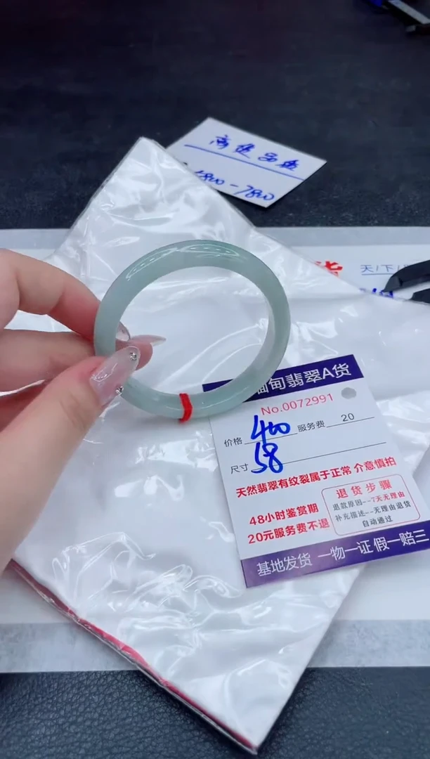 翡翠手镯未镶嵌400.000000