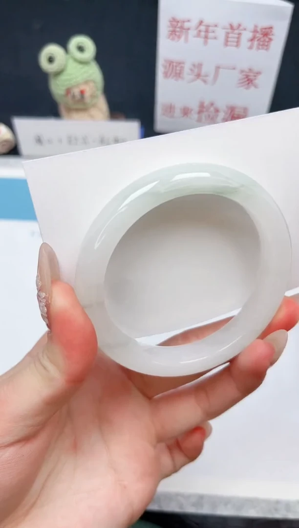 【闪购商品】石英质玉手镯未镶嵌240-56.4