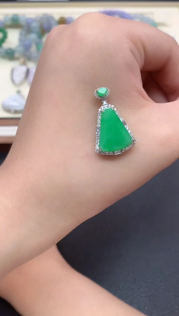 颈饰18K金镶嵌翡翠52-吊坠