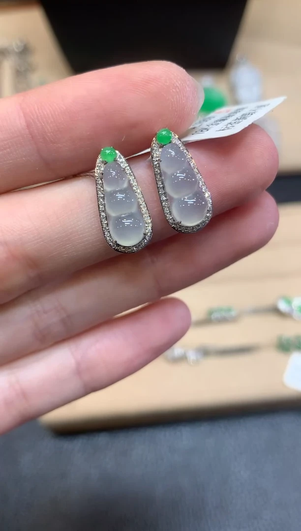 翡翠18K金镶嵌耳饰福豆【无服务费】