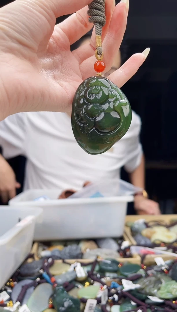 颈饰未镶嵌和田玉1
