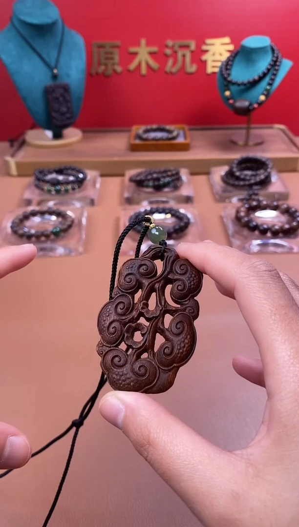 【闪购商品】沉香木手串芽庄黄棋手雕如意灵芝牌