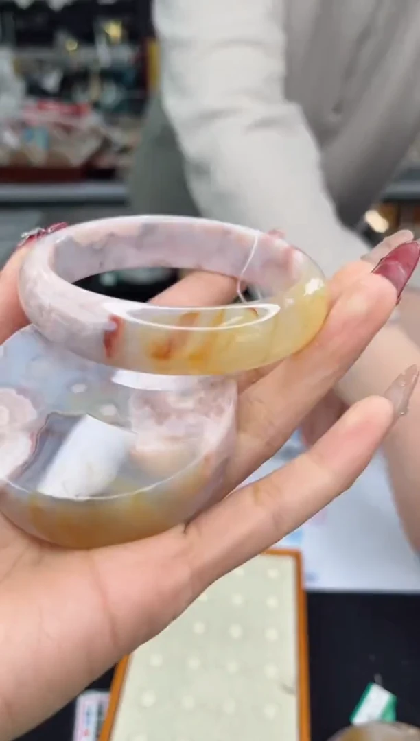 【闪购商品】石英质玉手镯未镶嵌62圈口（赠品镯心）389624