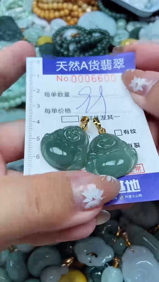 翡翠未镶嵌颈饰佛公一对