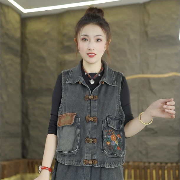 2025新款春季翻领复古盘扣重工刺绣大码休闲马甲2573
