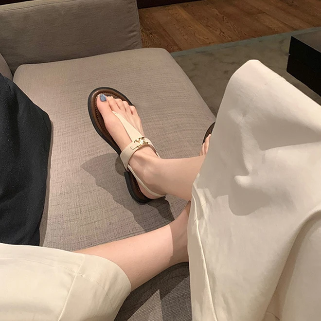 孙千~真皮度假夹脚平底凉鞋女款夏季外穿T字带罗马人字凉拖鞋同款
