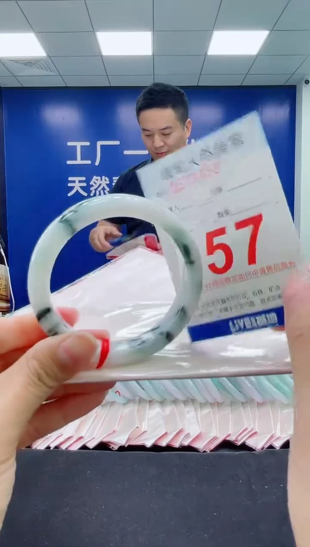 未镶嵌手镯翡翠天然翡翠手镯