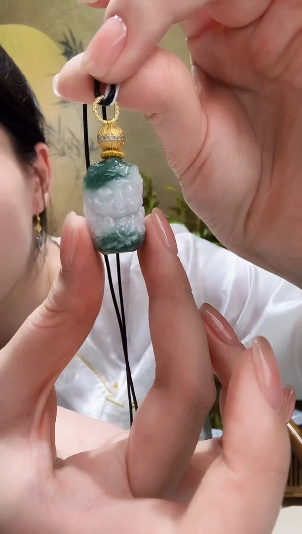 颈饰未镶嵌翡翠吊坠