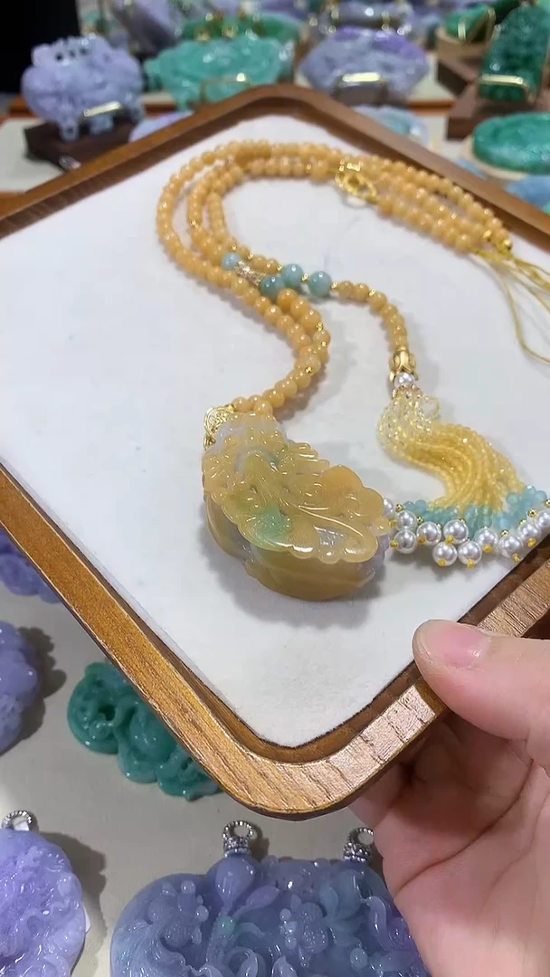 颈饰未镶嵌翡翠吊坠