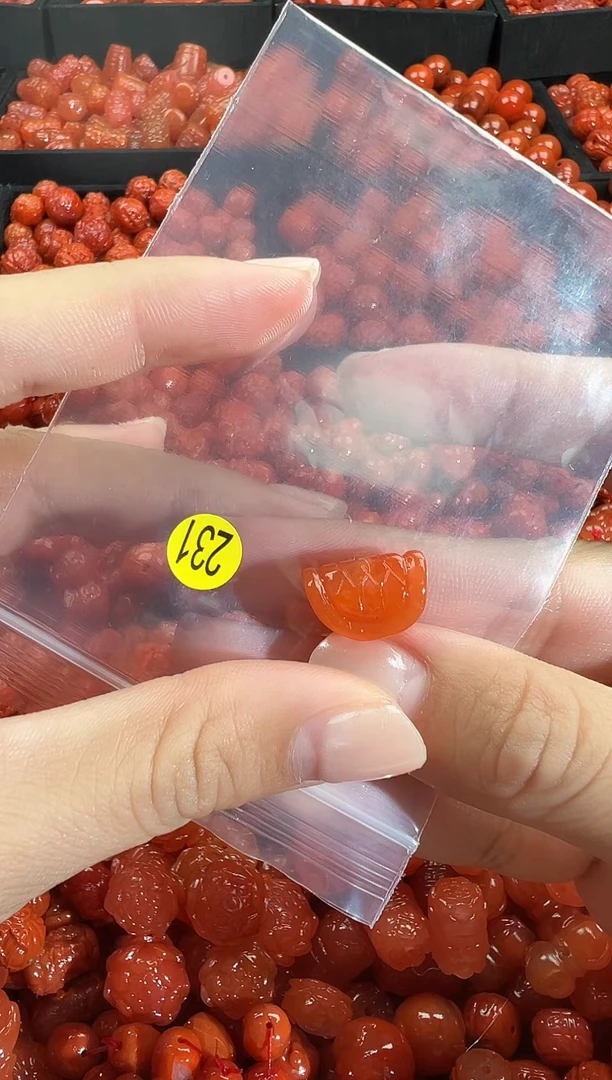 颈饰未镶嵌南红玛瑙1