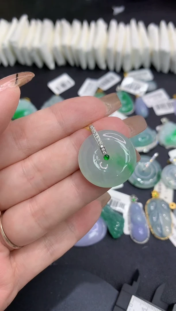 吊坠(不含链)18K金镶嵌翡翠1111