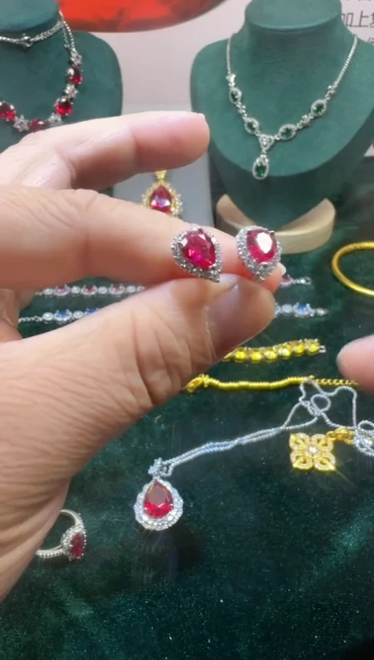 18K金镶嵌耳饰红宝石03